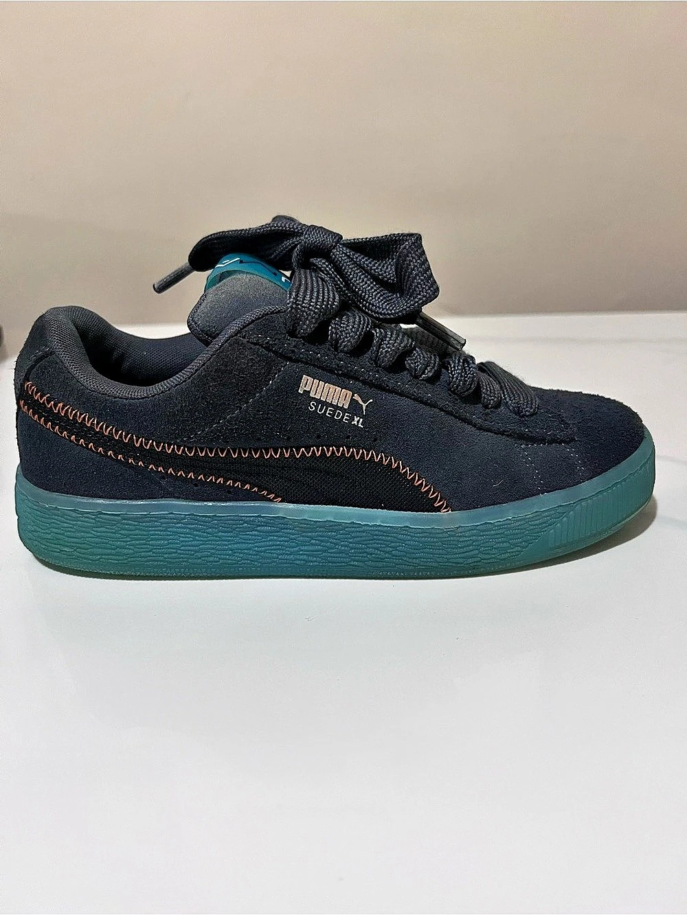 PUMA Suede II Sneakers Black & Green US 6 Like New